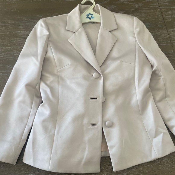 Women Suit - Picture 1 of 4